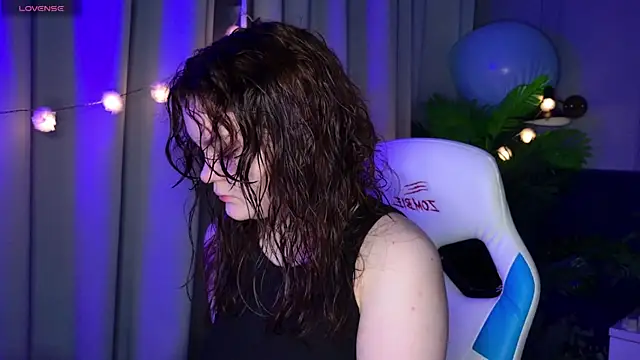 Snapshot of EnnySunrise chatting on November 2025 06:53:02 PM EnnySunrise online show from November 2025 06:53:02 PM