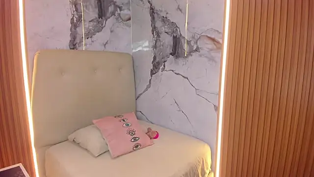 Alyssapark online show from April 2026 08:04:02 PM