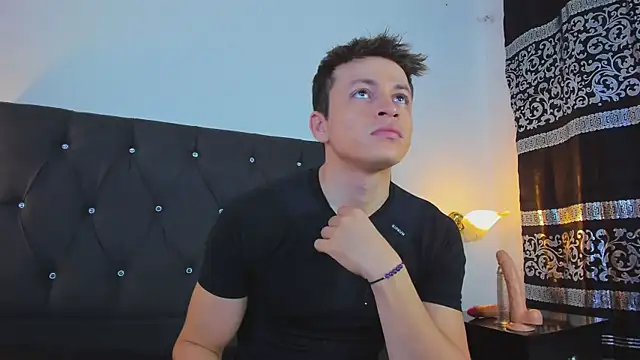 Angel Cuervo online show from January 2025 07:25:01 PM