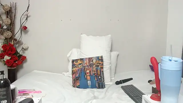 Nicol Love0 online show from February 2025 10:00:02 PM