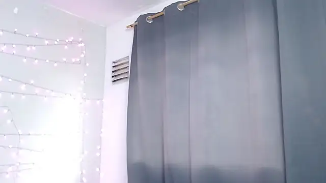 Nicol Love0 online show from February 2025 02:13:02 PM