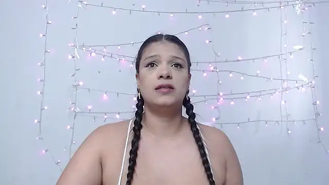 Nicol Love0 online show from March 2025 02:08:01 PM