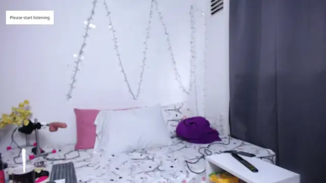 Nicol Love0 online show from October 2025 12:28:01 PM