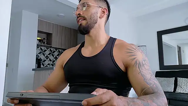 Snapshot of tony_muscle chatting on February 2026 08:06:01 PM tony muscle online show from February 2026 08:06:01 PM