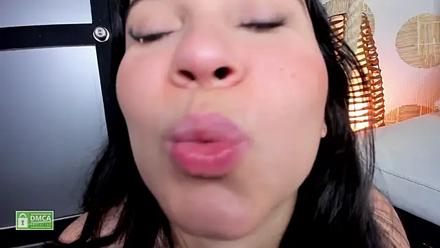 aisha   online show from December 2024 04:14:02 PM