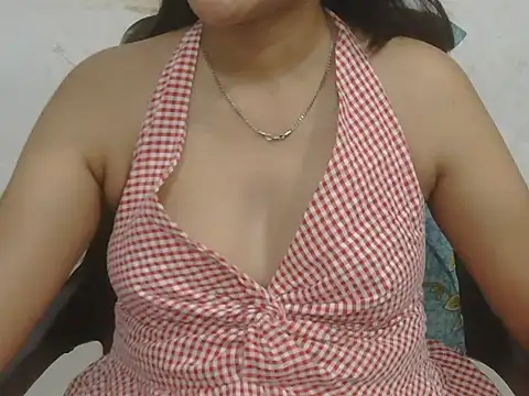 Snapshot of DOLL_CUTY chatting on May 2026 06:05:01 PM DOLL CUTY online show from May 2026 06:05:01 PM