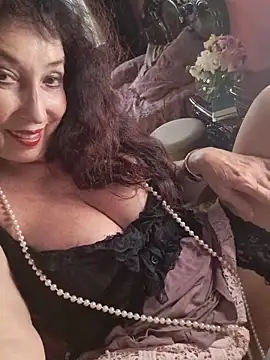 Snapshot of GypsyEsmeralda chatting on June 2026 02:10:02 PM GypsyEsmeralda online show from June 2026 02:10:02 PM