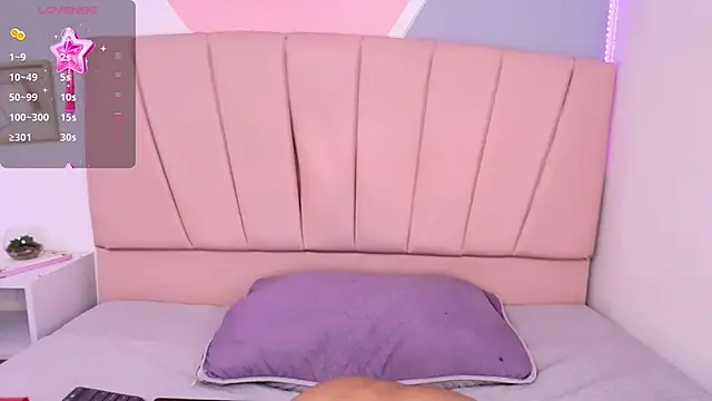 Snapshot of Missslunaa chatting on January 2025 07:00:02 PM Missslunaa online show from January 2025 07:00:02 PM