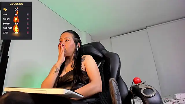 charlotte joliedart online show from December 2024 05:04:02 AM