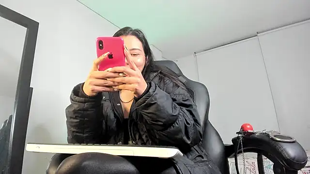 charlotte joliedart online show from January 2025 04:11:02 AM