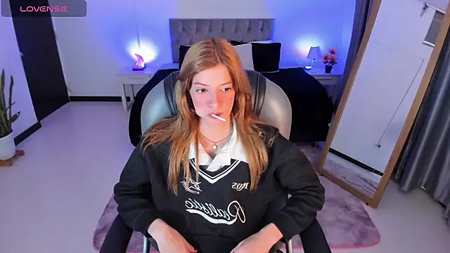 Nora Vennucci online show from March 2025 07:24:02 PM