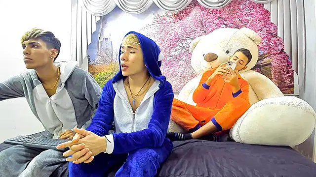 StrawwBoys online show from January 2025 08:15:02 AM