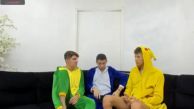 StrawwBoys online show from September 2025 11:22:02 AM