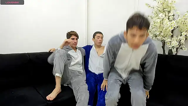 StrawwBoys online show from October 2025 10:34:02 AM