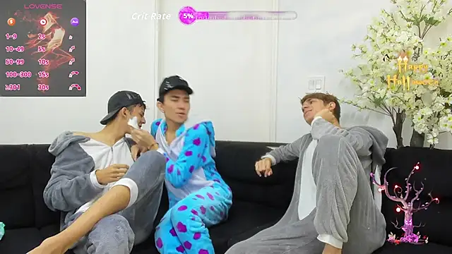 StrawwBoys online show from October 2025 10:27:02 AM