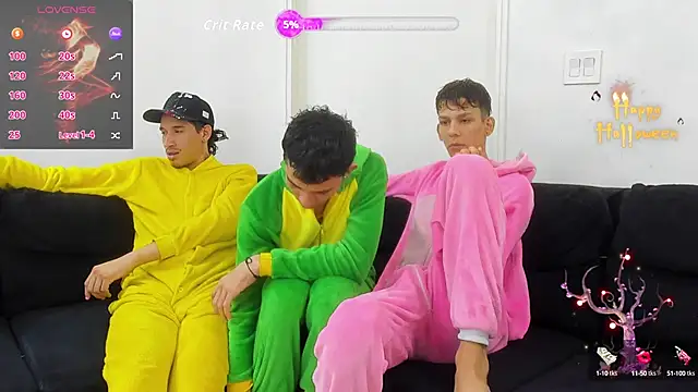 StrawwBoys online show from November 2025 10:48:02 AM