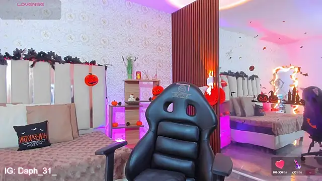 Daphnne tay online show from October 2025 04:12:01 AM