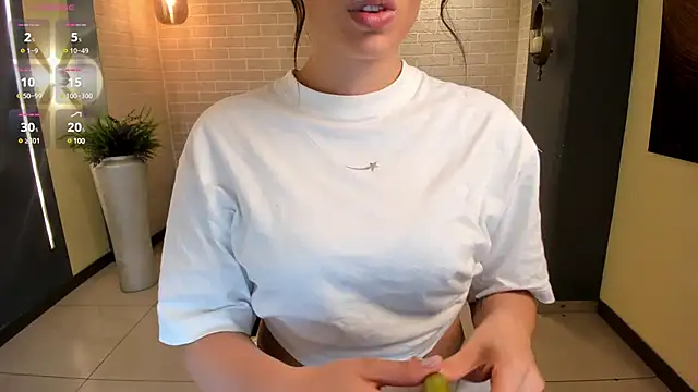 Snapshot of IrinaPortman chatting on February 2025 07:05:01 PM IrinaPortman online show from February 2025 07:05:01 PM