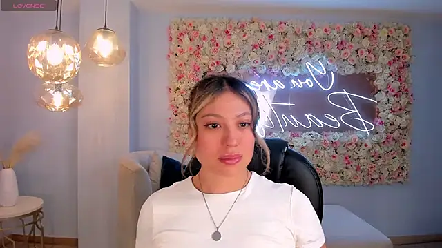 Snapshot of IrinaPortman chatting on October 2025 12:07:02 PM IrinaPortman online show from October 2025 12:07:02 PM