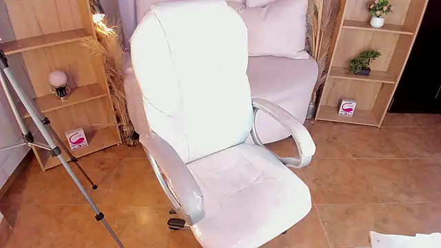 Amy Kiitty  online show from December 2024 07:42:02 PM