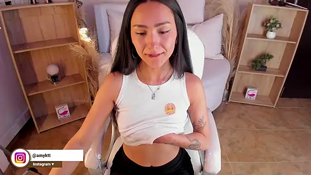 Amy Kiitty  online show from December 2024 12:10:02 AM