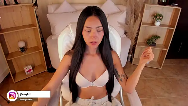 Amy Kiitty  online show from December 2024 11:14:01 PM