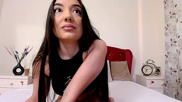 Snapshot of RoxyBestAsss chatting on May 2026 04:19:02 AM RoxyBestAsss online show from May 2026 04:19:02 AM