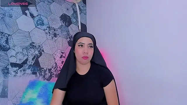 Snapshot of Sweet_hot_mia chatting on January 2025 07:39:01 PM Sweet hot mia online show from January 2025 07:39:01 PM