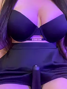 Cameelia online show from November 2025 02:43:02 PM