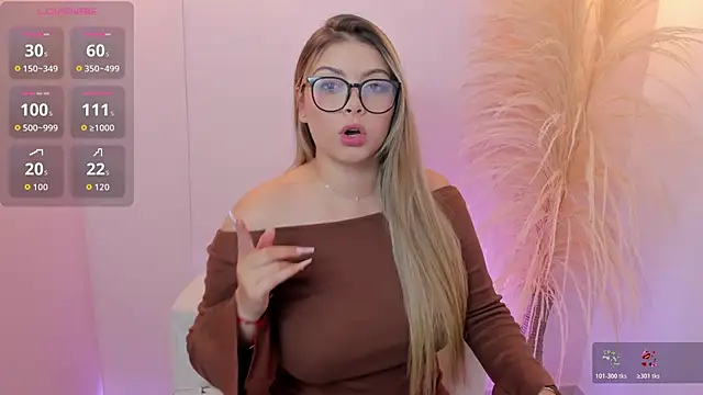thaliafox  online show from April 2026 08:26:02 PM