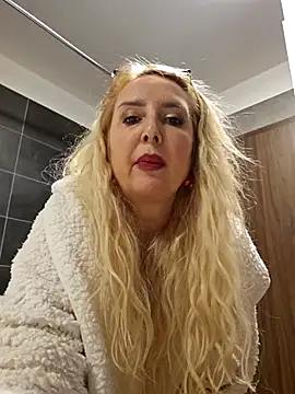 Snapshot of MariaRichi_ chatting on February 2025 07:10:01 PM MariaRichi online show from February 2025 07:10:01 PM