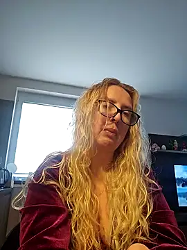 Snapshot of MariaRichi_ chatting on February 2025 06:58:02 AM MariaRichi online show from February 2025 06:58:02 AM