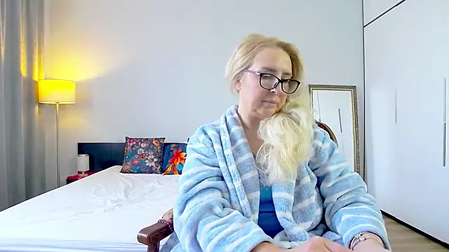 Snapshot of MariaRichi_ chatting on March 2025 09:18:02 AM MariaRichi online show from March 2025 09:18:02 AM