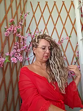 Snapshot of MariaRichi_ chatting on September 2025 08:05:01 AM MariaRichi online show from September 2025 08:05:01 AM