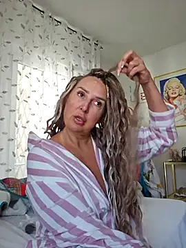 Snapshot of MariaRichi_ chatting on October 2025 07:16:01 AM MariaRichi online show from October 2025 07:16:01 AM