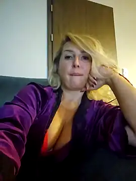 Snapshot of MariaRichi_ chatting on October 2025 07:14:01 PM MariaRichi online show from October 2025 07:14:01 PM