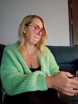 Snapshot of MariaRichi_ chatting on November 2025 07:39:01 AM MariaRichi online show from November 2025 07:39:01 AM