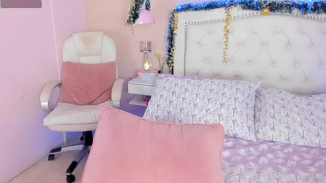 Ashley Evans18 online show from December 2024 03:42:02 PM