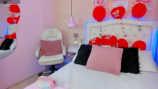 Ashley Evans18 online show from February 2025 01:00:02 PM