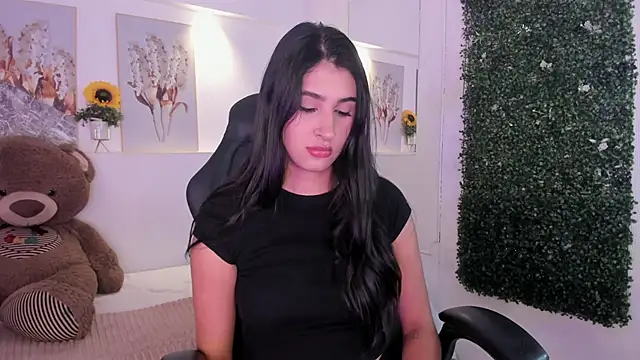 Ashley Evans18 online show from October 2025 12:45:01 PM