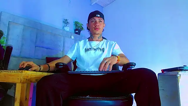 HannibalLester online show from September 2025 04:01:02 AM