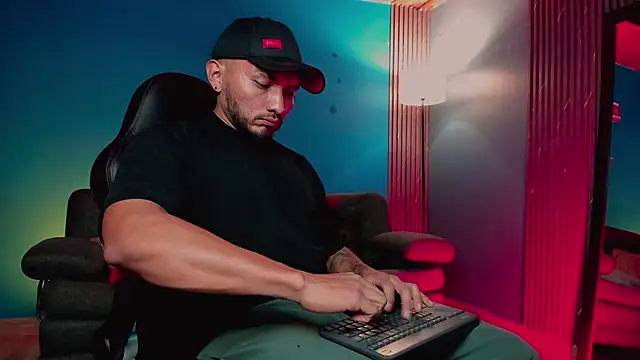 Snapshot of maximusclark1 chatting on January 2026 02:28:01 AM maximusclark1 online show from January 2026 02:28:01 AM