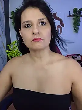 Snapshot of elena_jonees chatting on July 2026 05:27:02 PM elena jonees online show from July 2026 05:27:02 PM
