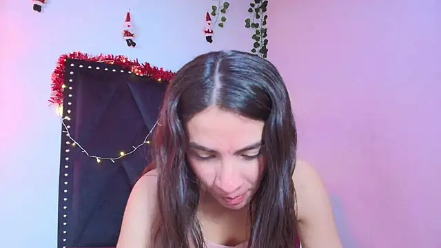 Snapshot of dafne_queenn chatting on December 2025 12:58:02 PM dafne queenn online show from December 2025 12:58:02 PM