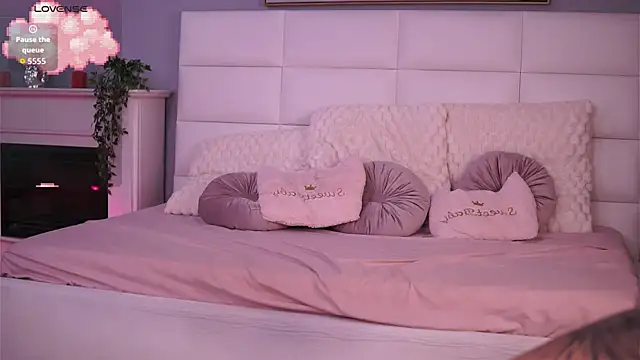 FlirtyFawn online show from December 2025 01:34:01 AM