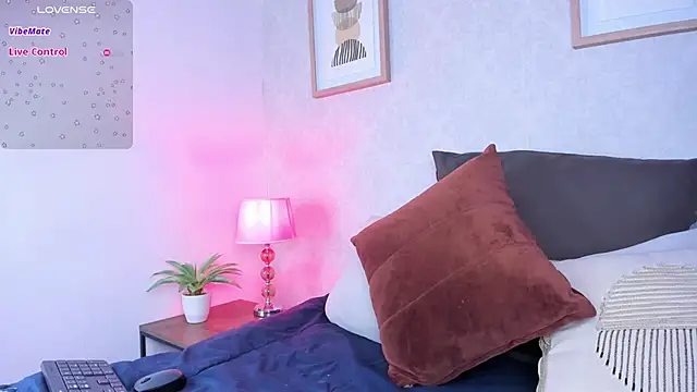 Caroline dh online show from September 2025 11:44:02 AM