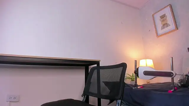 Caroline dh online show from April 2026 11:38:02 AM