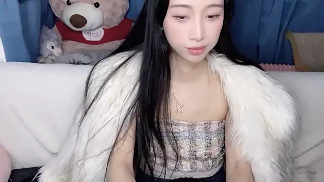 Lili-2 online show from January 2026 07:11:01 PM