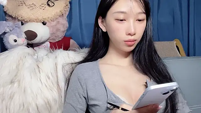 Lili-2 online show from March 2026 02:18:01 PM