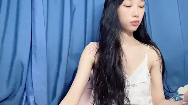 Lili-2 online show from April 2026 02:04:02 PM